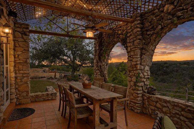 5229 Hupedo Ranch RD, Spicewood, TX 78669