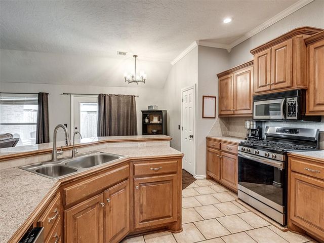 316 E Charlotte Terrace, Mustang, OK 73064