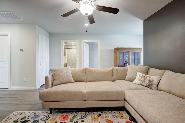 409 Greens Parkway, Norman, OK 73069