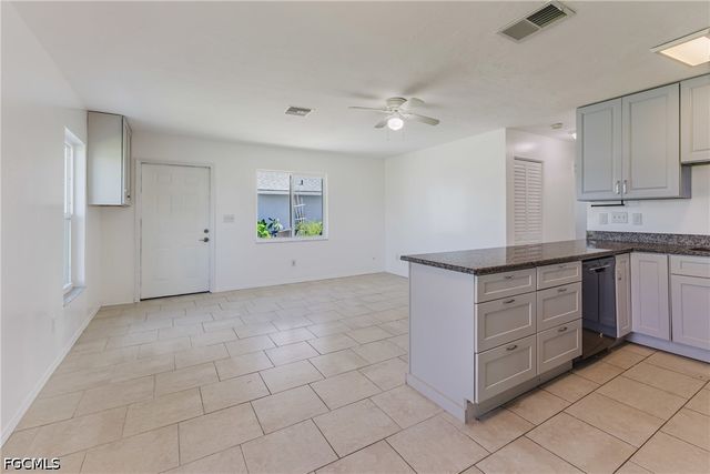 16593 Davis RD, Fort Myers, FL 33908