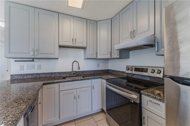16593 Davis RD, Fort Myers, FL 33908