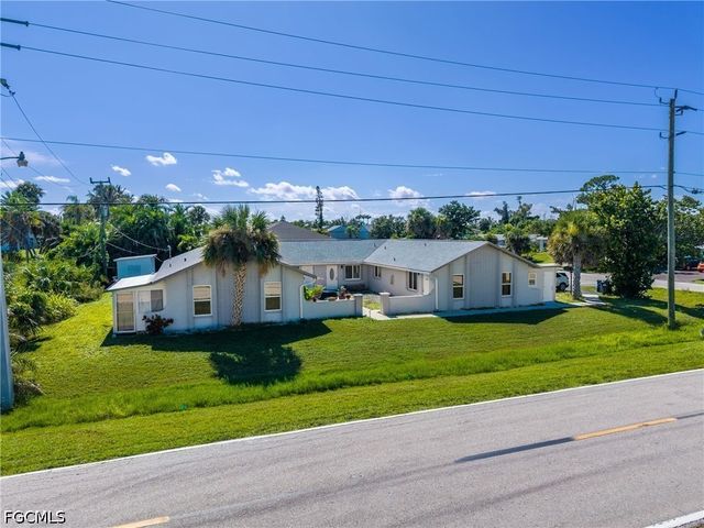 16593 Davis RD, Fort Myers, FL 33908