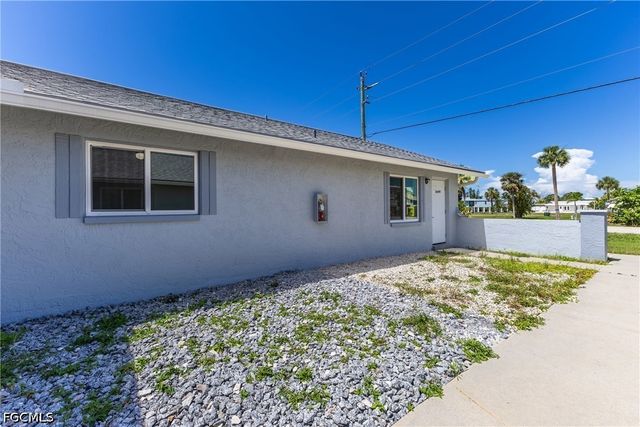 16593 Davis RD, Fort Myers, FL 33908