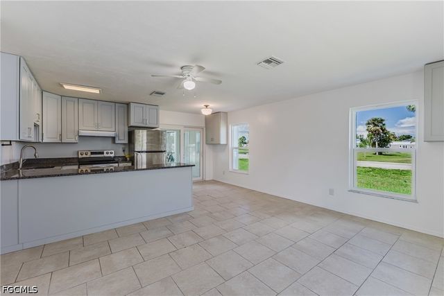 16593 Davis RD, Fort Myers, FL 33908