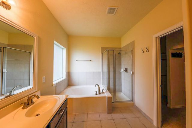 140 Avery Springs Lane, League City, TX 77539