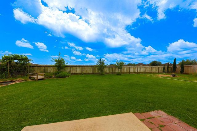 140 Avery Springs Lane, League City, TX 77539