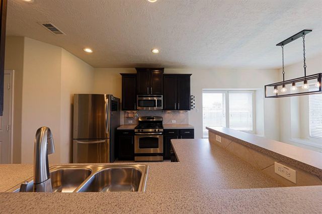 140 Avery Springs Lane, League City, TX 77539