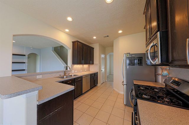 140 Avery Springs Lane, League City, TX 77539