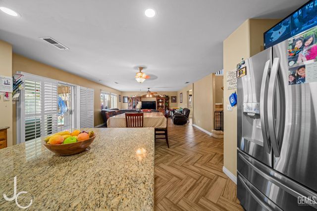 11117 Grand Prairie Drive, Bakersfield, CA 93311