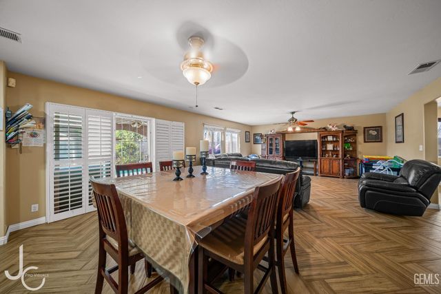 11117 Grand Prairie Drive, Bakersfield, CA 93311