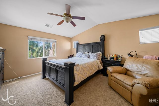 11117 Grand Prairie Drive, Bakersfield, CA 93311