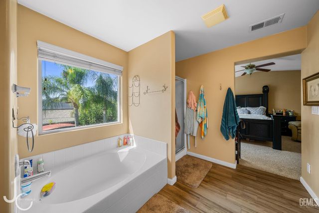 11117 Grand Prairie Drive, Bakersfield, CA 93311