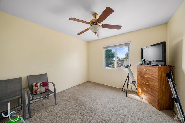 11117 Grand Prairie Drive, Bakersfield, CA 93311