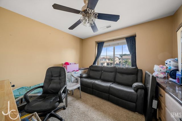 11117 Grand Prairie Drive, Bakersfield, CA 93311