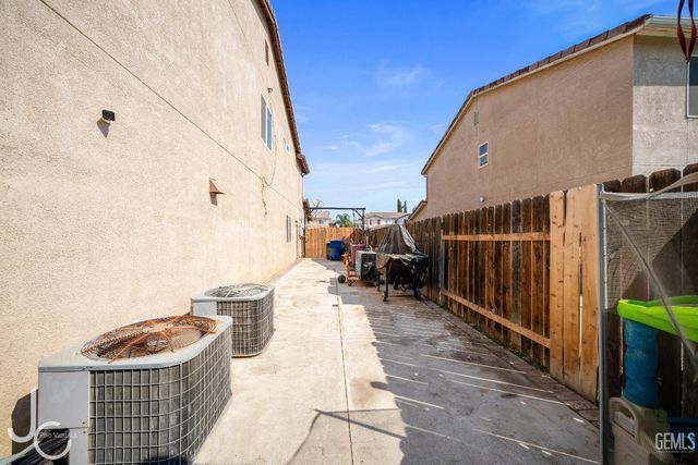 11117 Grand Prairie Drive, Bakersfield, CA 93311