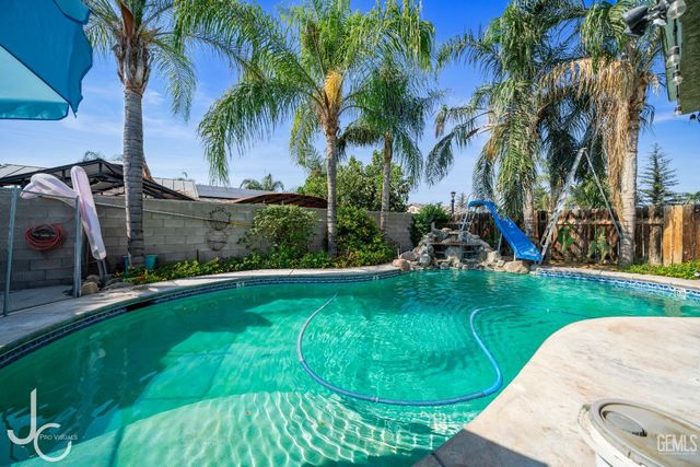 11117 Grand Prairie Drive, Bakersfield, CA 93311