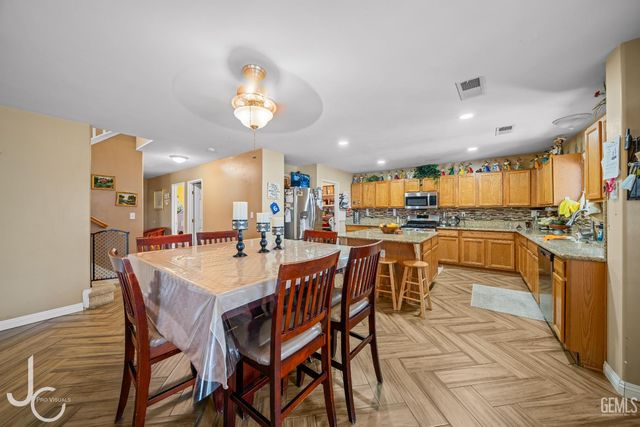 11117 Grand Prairie Drive, Bakersfield, CA 93311