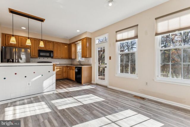5835 STREAM POND CT, Centreville, VA 20120
