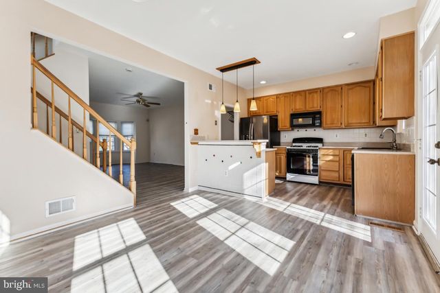 5835 STREAM POND CT, Centreville, VA 20120