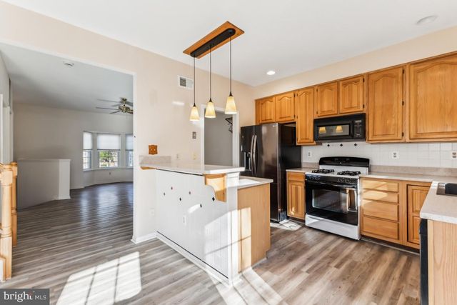 5835 STREAM POND CT, Centreville, VA 20120
