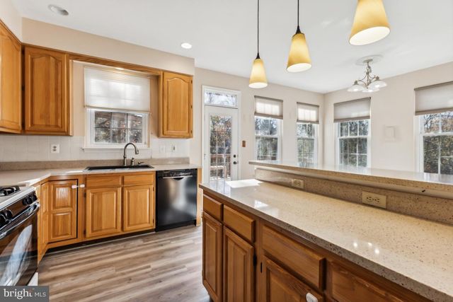 5835 STREAM POND CT, Centreville, VA 20120
