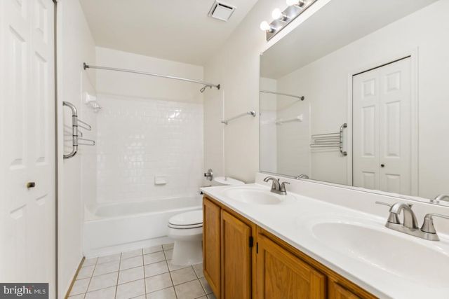 5835 STREAM POND CT, Centreville, VA 20120