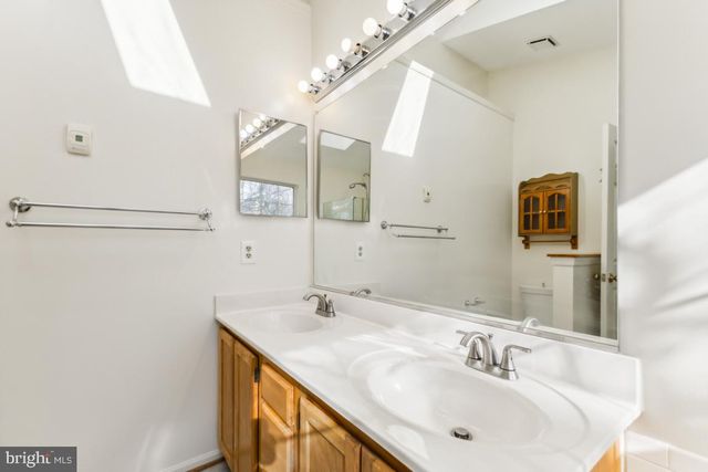 5835 STREAM POND CT, Centreville, VA 20120