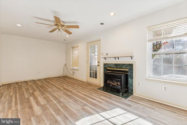 5835 STREAM POND CT, Centreville, VA 20120