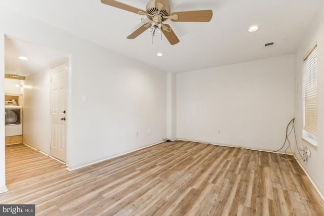 5835 STREAM POND CT, Centreville, VA 20120