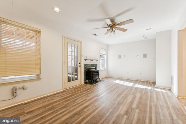 5835 STREAM POND CT, Centreville, VA 20120