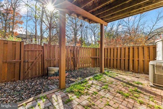 5835 STREAM POND CT, Centreville, VA 20120