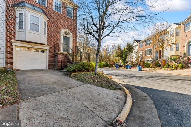 5835 STREAM POND CT, Centreville, VA 20120