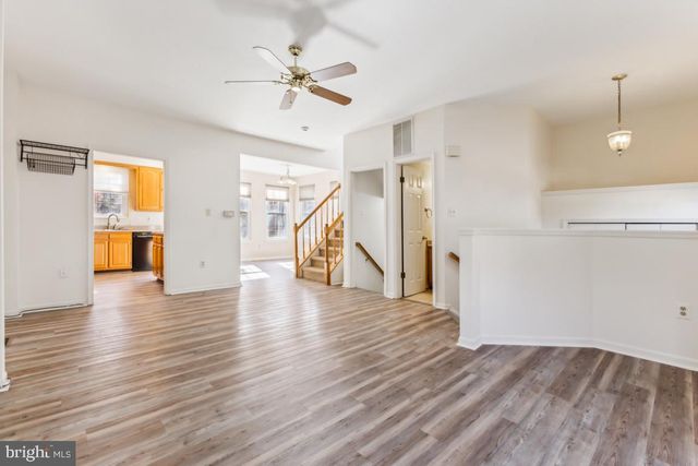 5835 STREAM POND CT, Centreville, VA 20120
