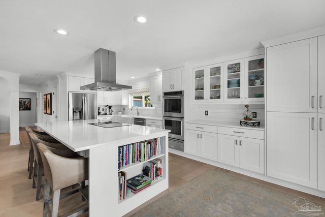 934 Aquamarine Dr, Gulf Breeze, FL 32563