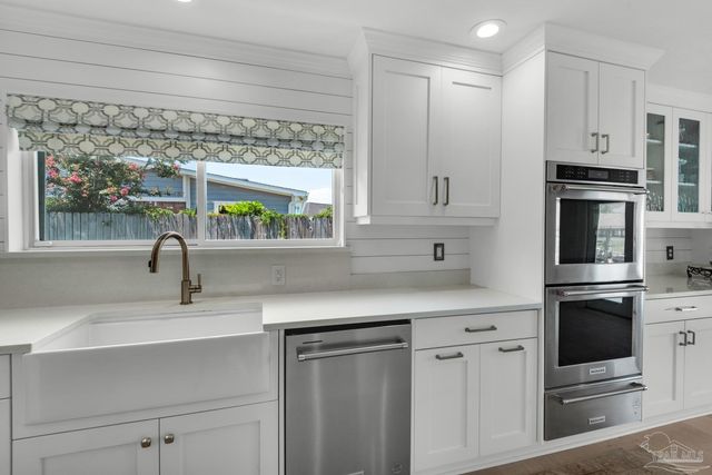 934 Aquamarine Dr, Gulf Breeze, FL 32563