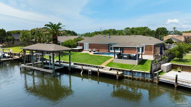 934 Aquamarine Dr, Gulf Breeze, FL 32563