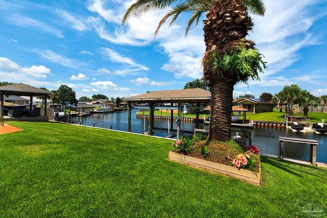 934 Aquamarine Dr, Gulf Breeze, FL 32563