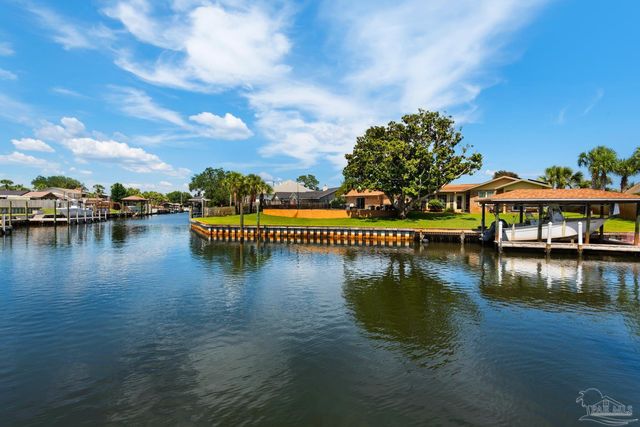 934 Aquamarine Dr, Gulf Breeze, FL 32563