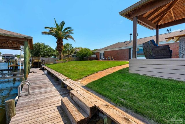 934 Aquamarine Dr, Gulf Breeze, FL 32563
