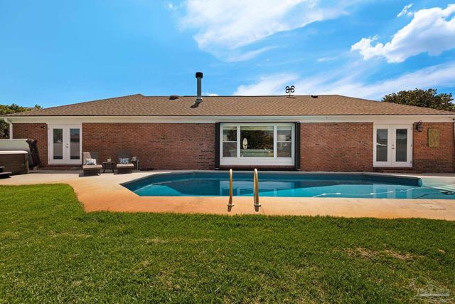 934 Aquamarine Dr, Gulf Breeze, FL 32563