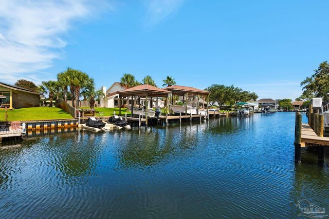 934 Aquamarine Dr, Gulf Breeze, FL 32563