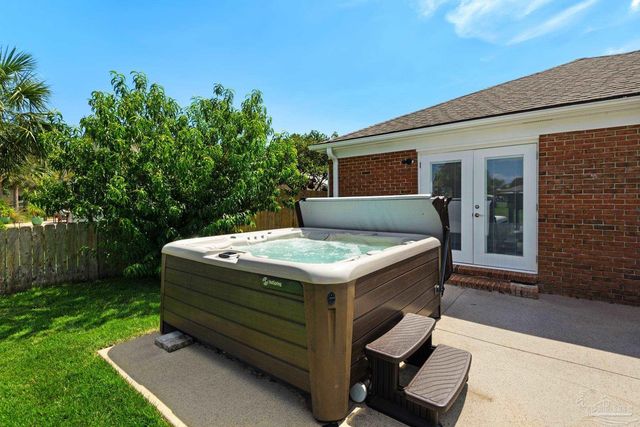 934 Aquamarine Dr, Gulf Breeze, FL 32563