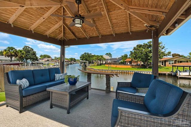 934 Aquamarine Dr, Gulf Breeze, FL 32563