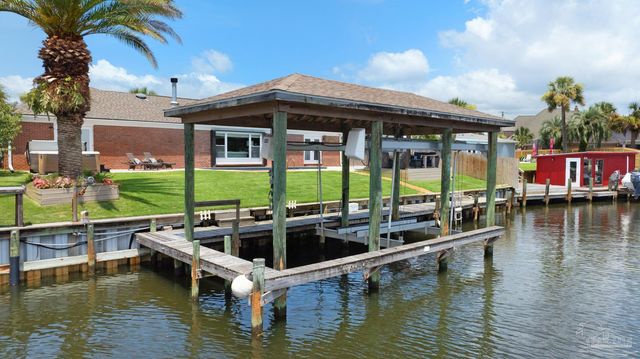 934 Aquamarine Dr, Gulf Breeze, FL 32563