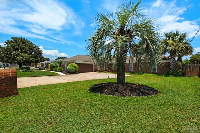 934 Aquamarine Dr, Gulf Breeze, FL 32563