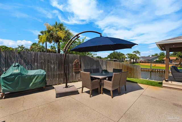 934 Aquamarine Dr, Gulf Breeze, FL 32563