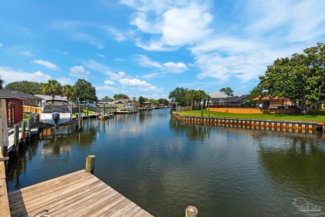 934 Aquamarine Dr, Gulf Breeze, FL 32563
