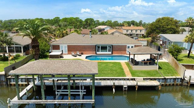 934 Aquamarine Dr, Gulf Breeze, FL 32563