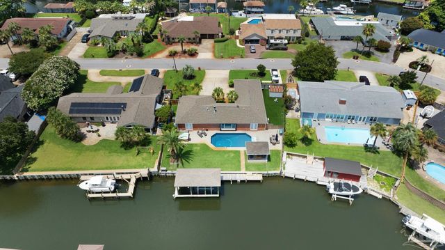 934 Aquamarine Dr, Gulf Breeze, FL 32563