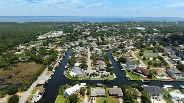 934 Aquamarine Dr, Gulf Breeze, FL 32563